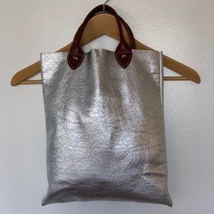 clare v. metallic silver leather tote 💿